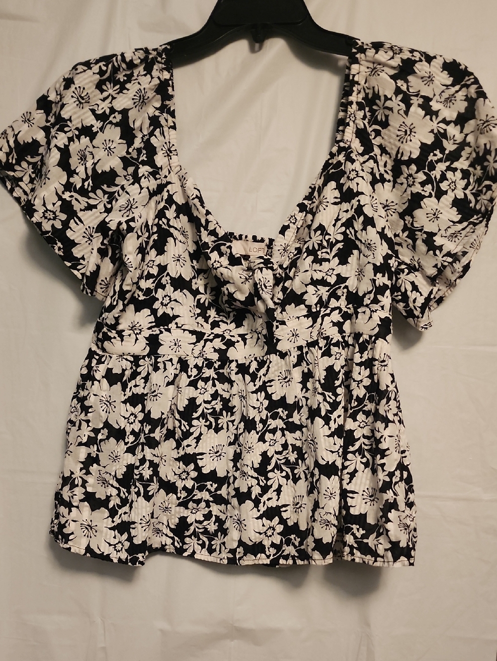 LOFT Black and White Floral Tie-Front Puff Sleeve Blouse